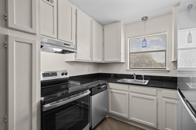320 E 4th Street 208, Arlington, TX 76010