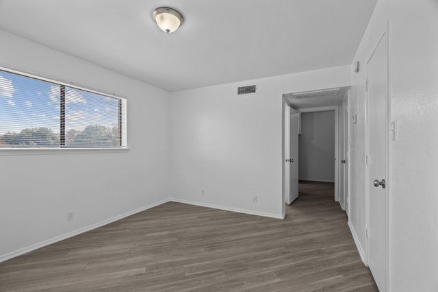 320 E 4th Street 208, Arlington, TX 76010