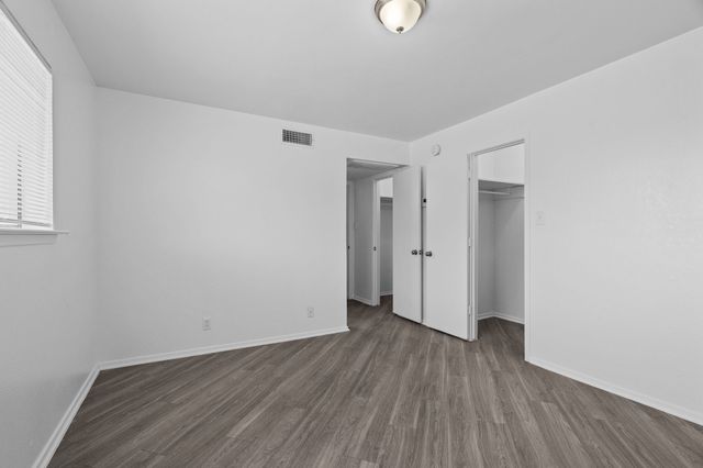 320 E 4th Street 208, Arlington, TX 76010