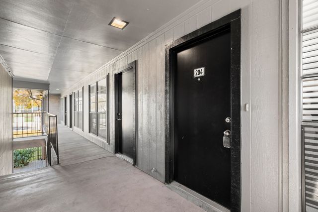 320 E 4th Street 208, Arlington, TX 76010