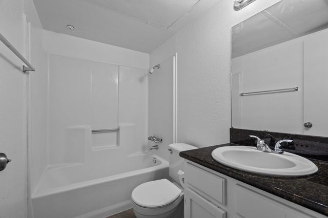 320 E 4th Street 208, Arlington, TX 76010