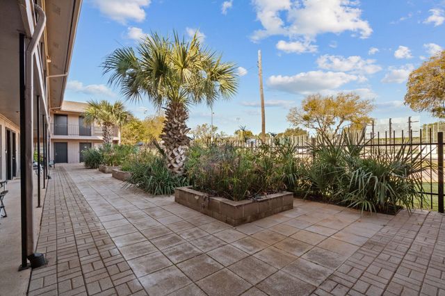 320 E 4th Street 208, Arlington, TX 76010
