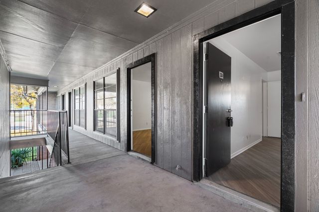 320 E 4th Street 208, Arlington, TX 76010