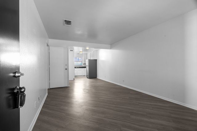 320 E 4th Street 208, Arlington, TX 76010