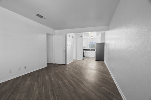 320 E 4th Street 208, Arlington, TX 76010