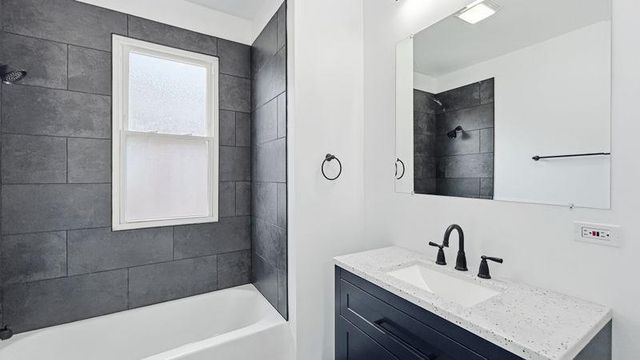7724 S Chappel Avenue, Chicago, IL 60649