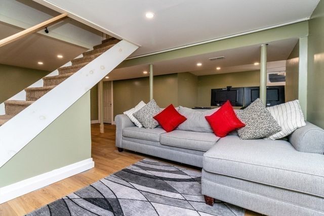 15 Hillsdale Rd, Randolph, MA 02368