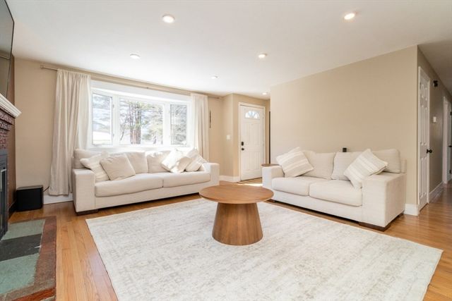 15 Hillsdale Rd, Randolph, MA 02368