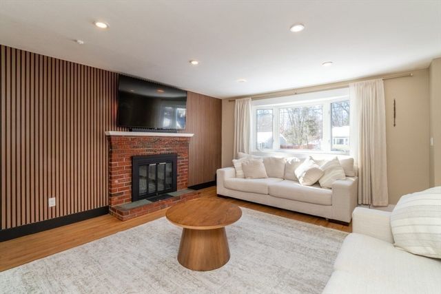 15 Hillsdale Rd, Randolph, MA 02368