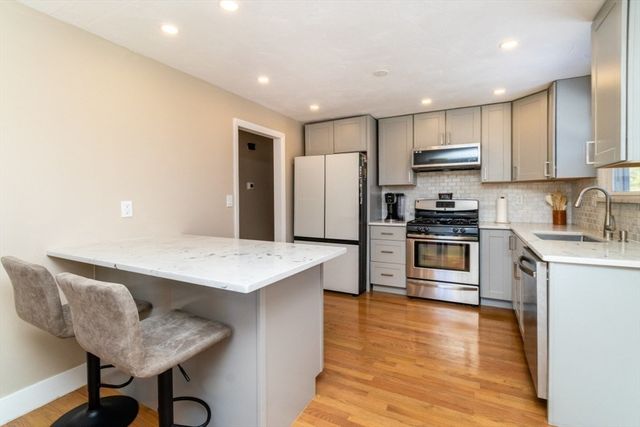 15 Hillsdale Rd, Randolph, MA 02368