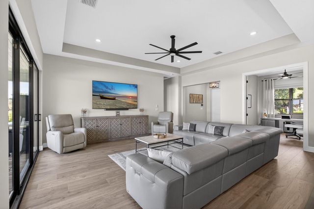 8249 SE Dharlys Street, Hobe Sound, FL 33455