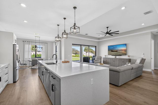 8249 SE Dharlys Street, Hobe Sound, FL 33455