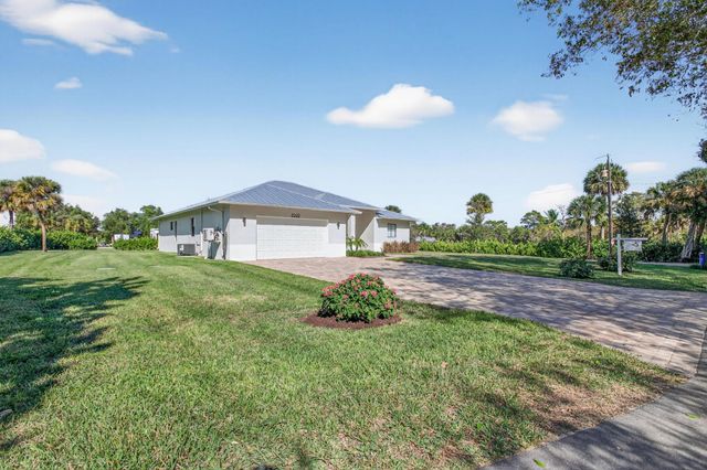 8249 SE Dharlys Street, Hobe Sound, FL 33455