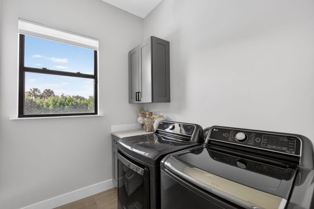 8249 SE Dharlys Street, Hobe Sound, FL 33455