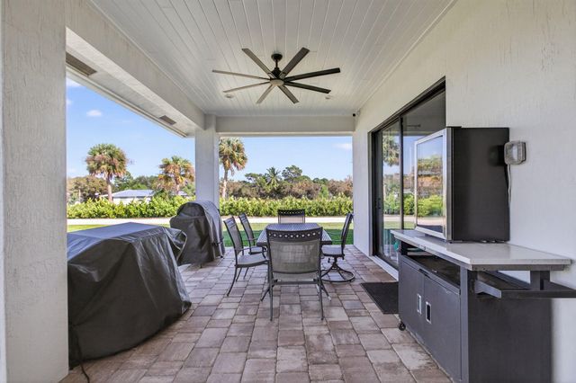 8249 SE Dharlys Street, Hobe Sound, FL 33455