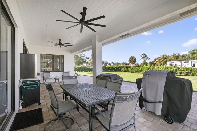8249 SE Dharlys Street, Hobe Sound, FL 33455
