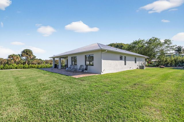 8249 SE Dharlys Street, Hobe Sound, FL 33455