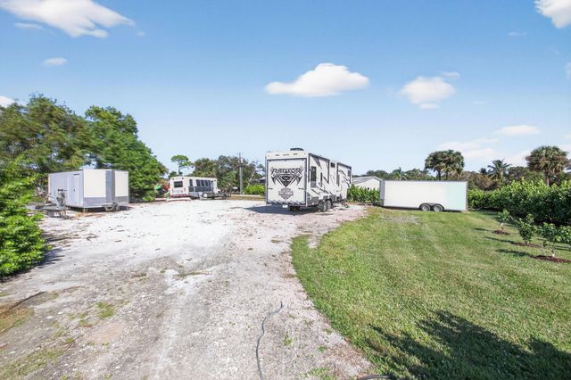 8249 SE Dharlys Street, Hobe Sound, FL 33455