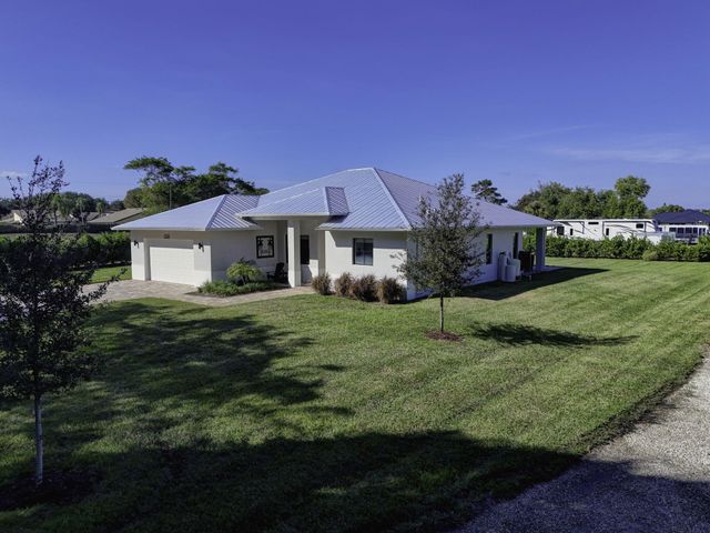 8249 SE Dharlys Street, Hobe Sound, FL 33455
