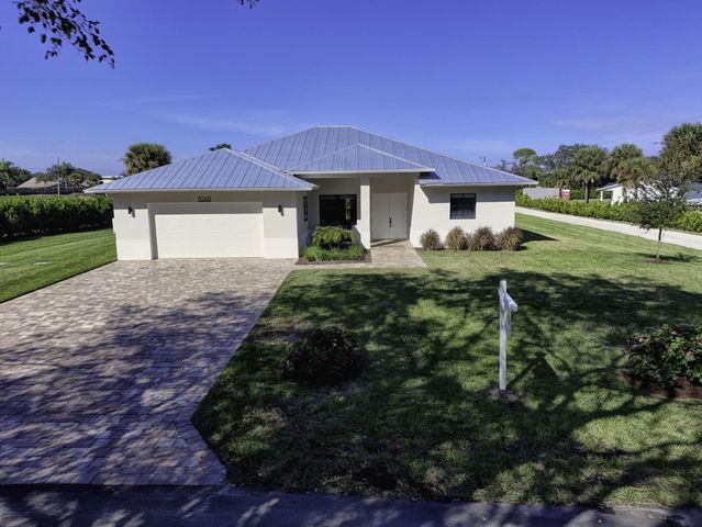 8249 SE Dharlys Street, Hobe Sound, FL 33455