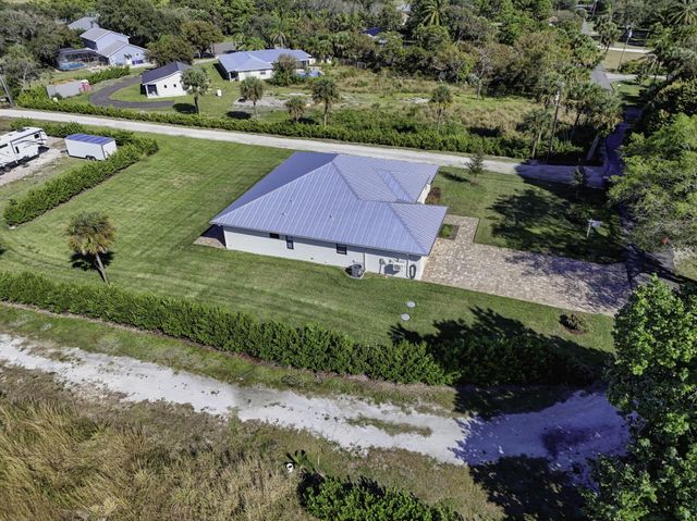 8249 SE Dharlys Street, Hobe Sound, FL 33455