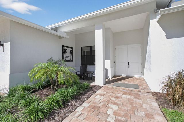 8249 SE Dharlys Street, Hobe Sound, FL 33455