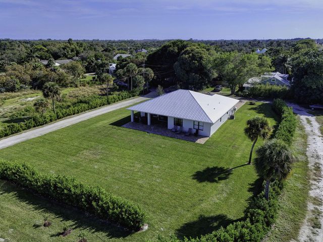 8249 SE Dharlys Street, Hobe Sound, FL 33455