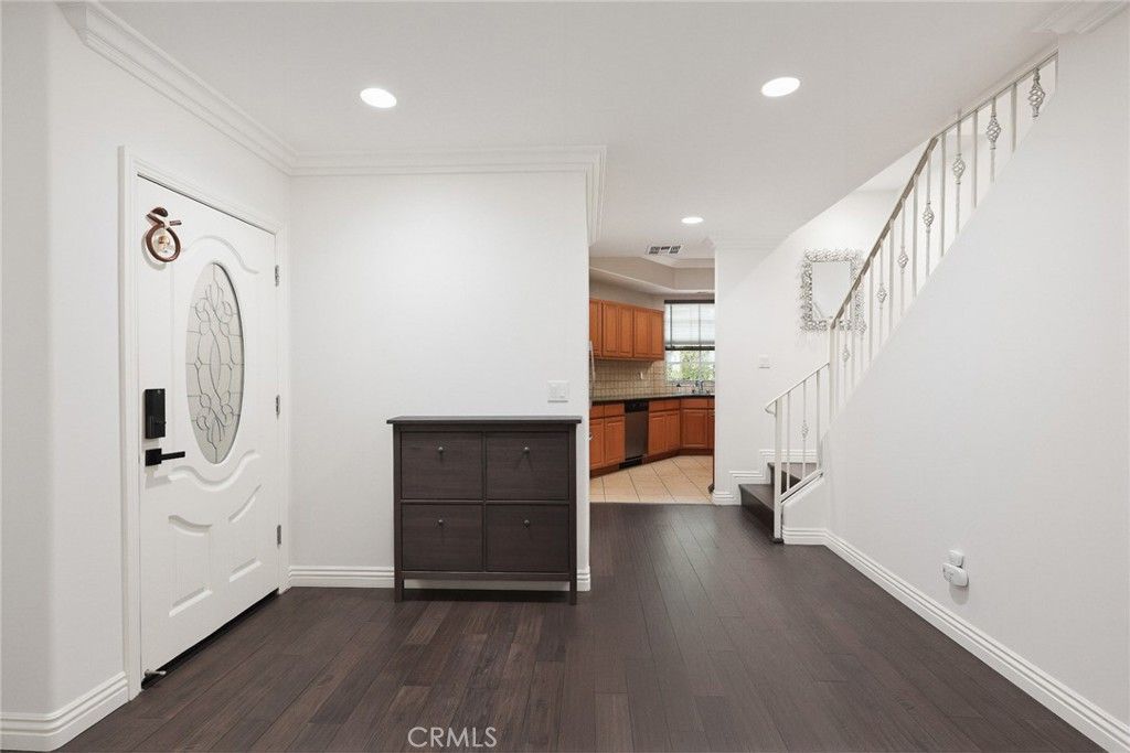 Image 10 of property listing at 2743 Montrose Avenue 110, Montrose, CA 91020