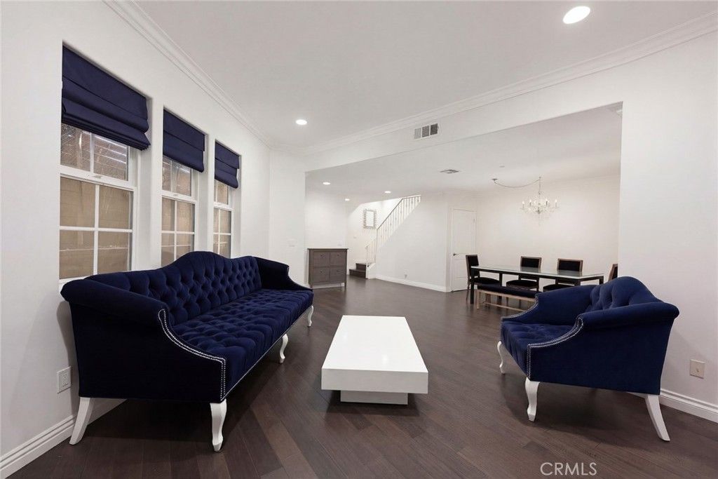 Image 14 of property listing at 2743 Montrose Avenue 110, Montrose, CA 91020