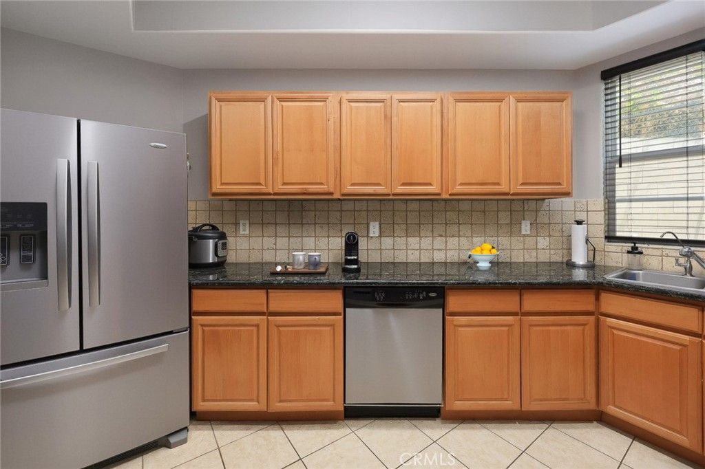 Image 16 of property listing at 2743 Montrose Avenue 110, Montrose, CA 91020
