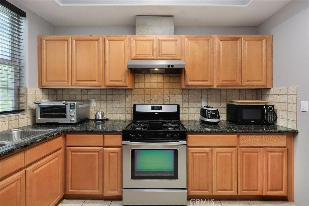 Image 17 of property listing at 2743 Montrose Avenue 110, Montrose, CA 91020