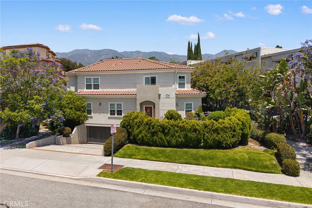 Image 2 of property listing at 2743 Montrose Avenue 110, Montrose, CA 91020