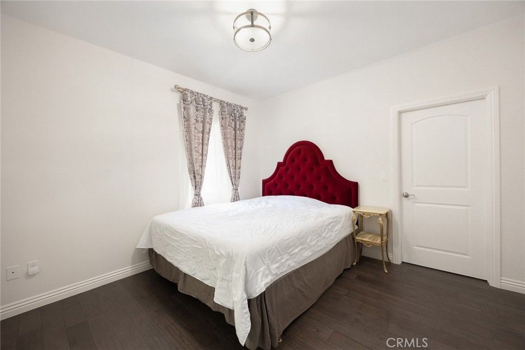 Image 20 of property listing at 2743 Montrose Avenue 110, Montrose, CA 91020