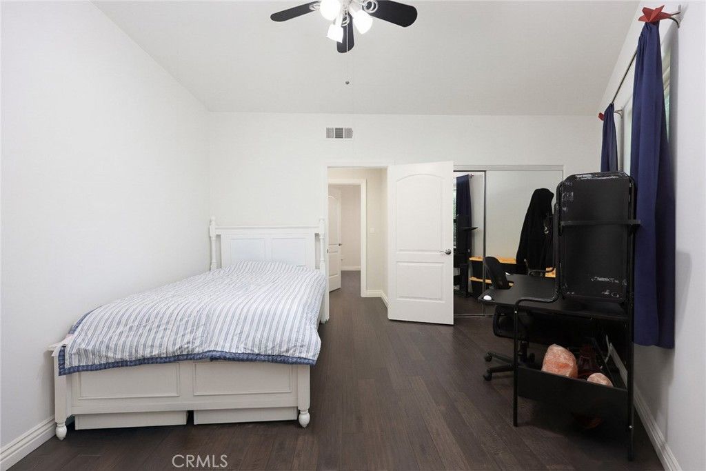 Image 25 of property listing at 2743 Montrose Avenue 110, Montrose, CA 91020