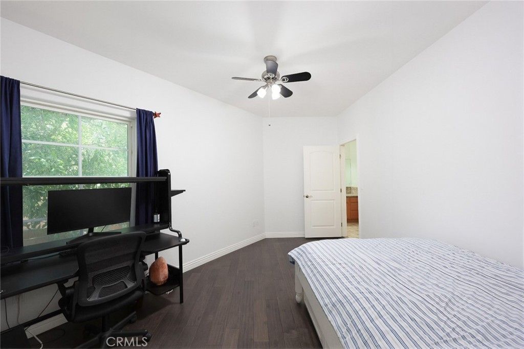 Image 26 of property listing at 2743 Montrose Avenue 110, Montrose, CA 91020