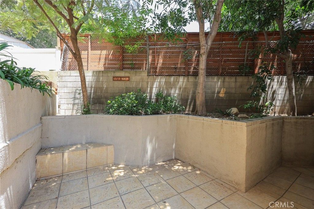 Image 28 of property listing at 2743 Montrose Avenue 110, Montrose, CA 91020