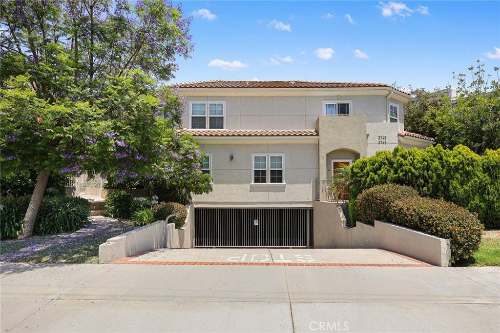Image 3 of property listing at 2743 Montrose Avenue 110, Montrose, CA 91020