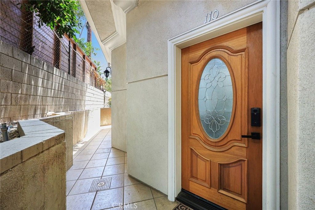 Image 9 of property listing at 2743 Montrose Avenue 110, Montrose, CA 91020