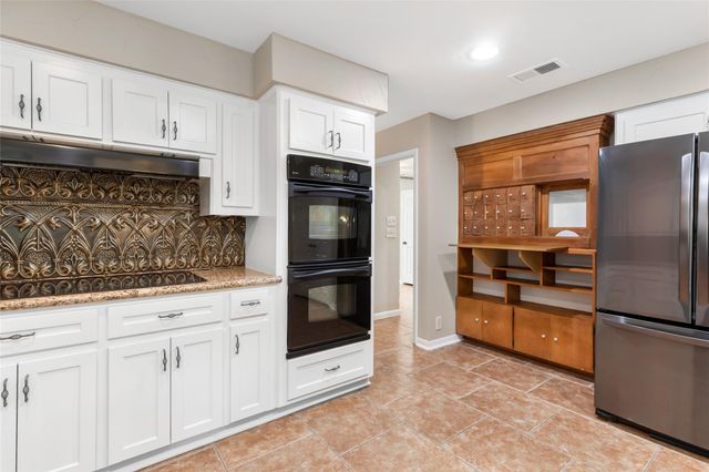 2034 Hidden Creek Drive, Kingwood, TX 77339