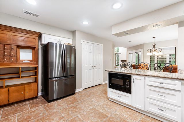 2034 Hidden Creek Drive, Kingwood, TX 77339