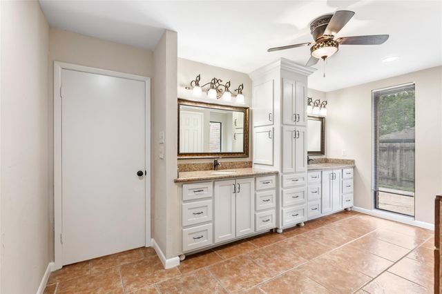 2034 Hidden Creek Drive, Kingwood, TX 77339