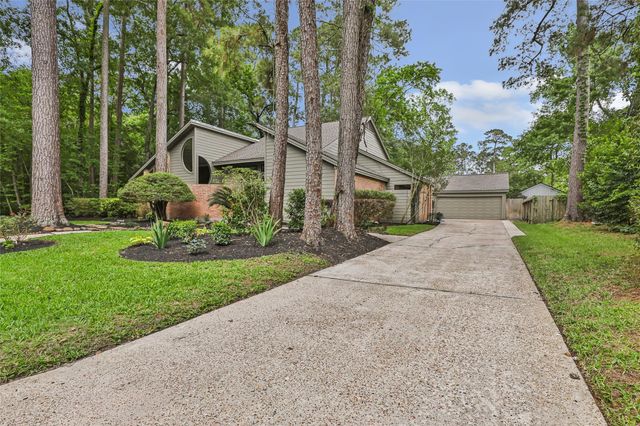 2034 Hidden Creek Drive, Kingwood, TX 77339