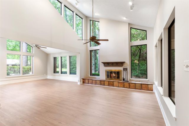 2034 Hidden Creek Drive, Kingwood, TX 77339