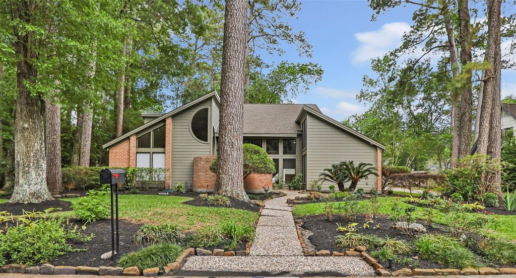 2034 Hidden Creek Drive, Kingwood, TX 77339