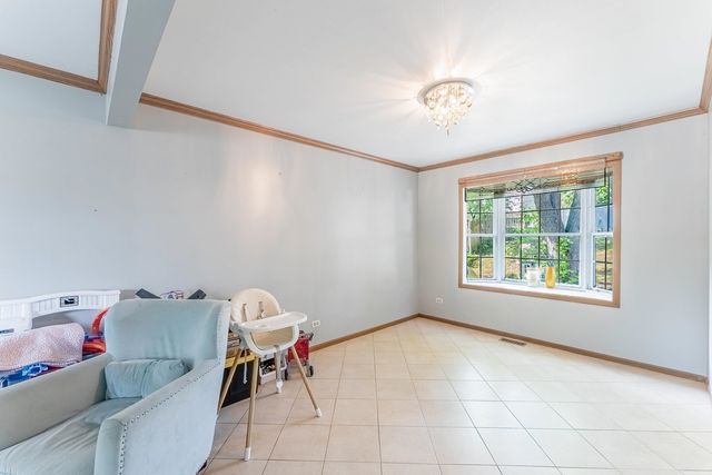 29 N Walnut Court, Streamwood, IL 60107