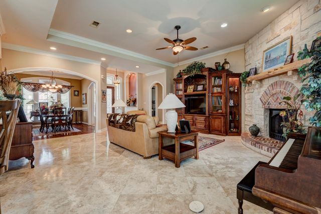 40 W Oaks Court, Montgomery, TX 77356