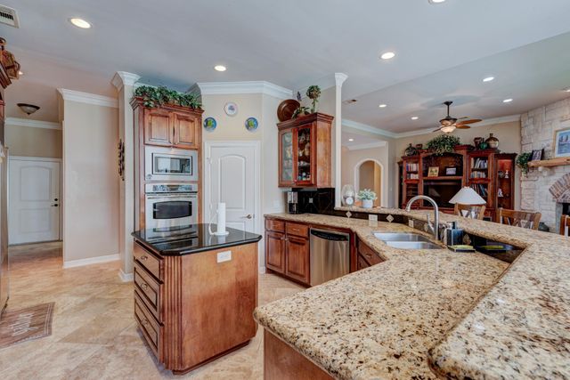 40 W Oaks Court, Montgomery, TX 77356