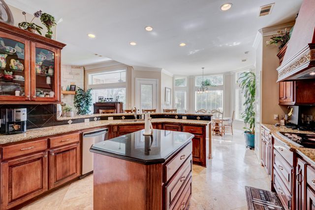 40 W Oaks Court, Montgomery, TX 77356