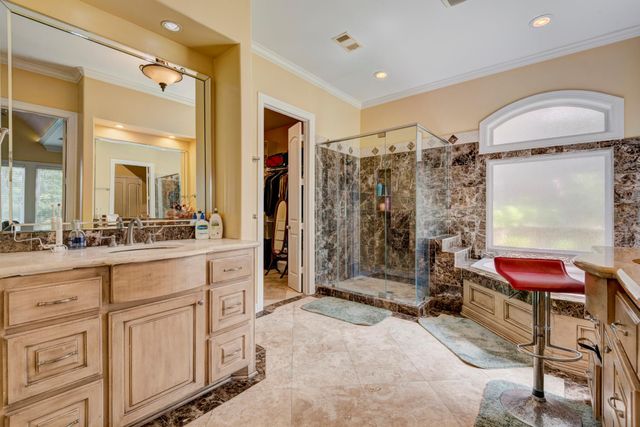 40 W Oaks Court, Montgomery, TX 77356