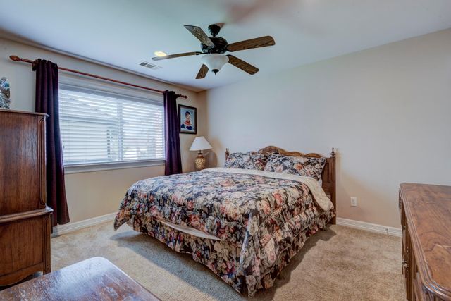 40 W Oaks Court, Montgomery, TX 77356